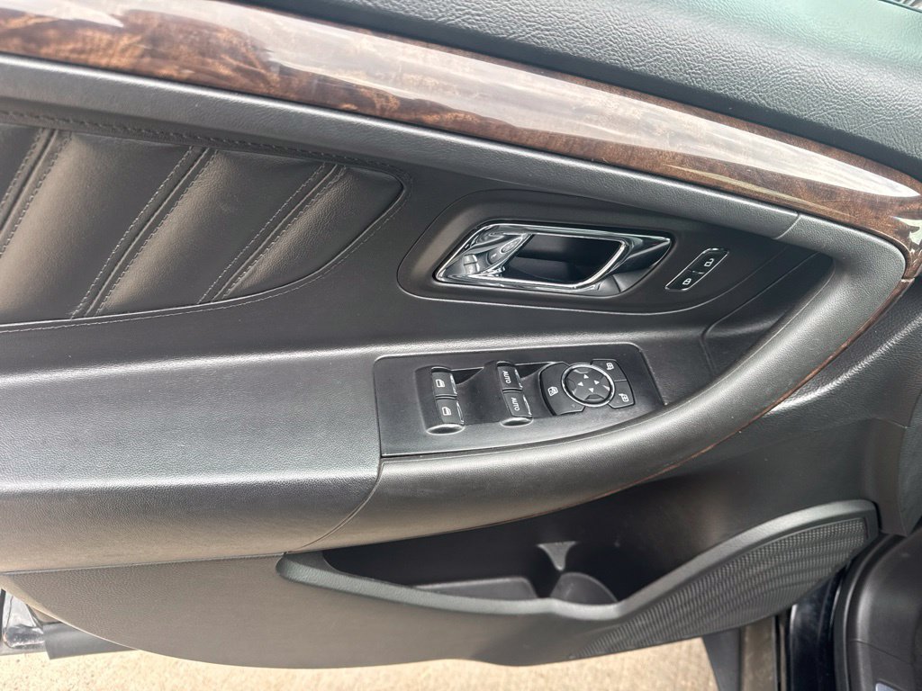 Used 2018 Ford Taurus Limited AWD/4WD image 14