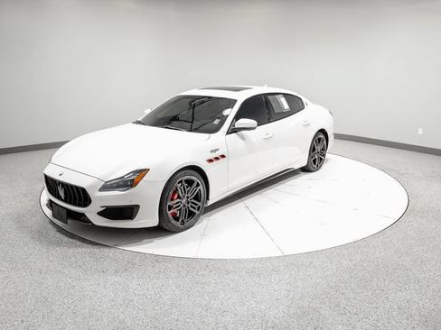 Used 2022 Maserati Quattroporte Trofeo RWD image 35