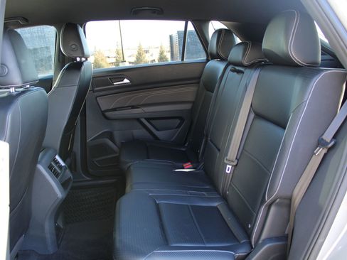 Used 2022 Volkswagen Atlas Cross Sport SE image 23