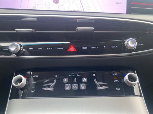 New 2026 Genesis GV70 2.5T Select image 19