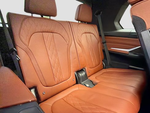 Used 2021 BMW X7 M50i w/ Dynamic Handling Package AWD/4WD image 21