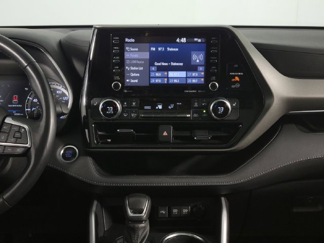 Used 2021 Toyota Highlander XLE FWD image 25