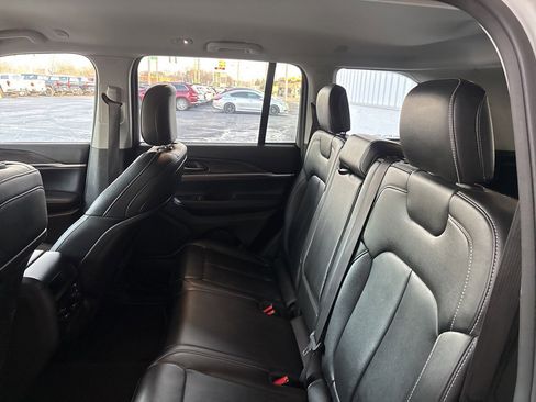 Used 2023 Jeep Grand Cherokee Limited image 21