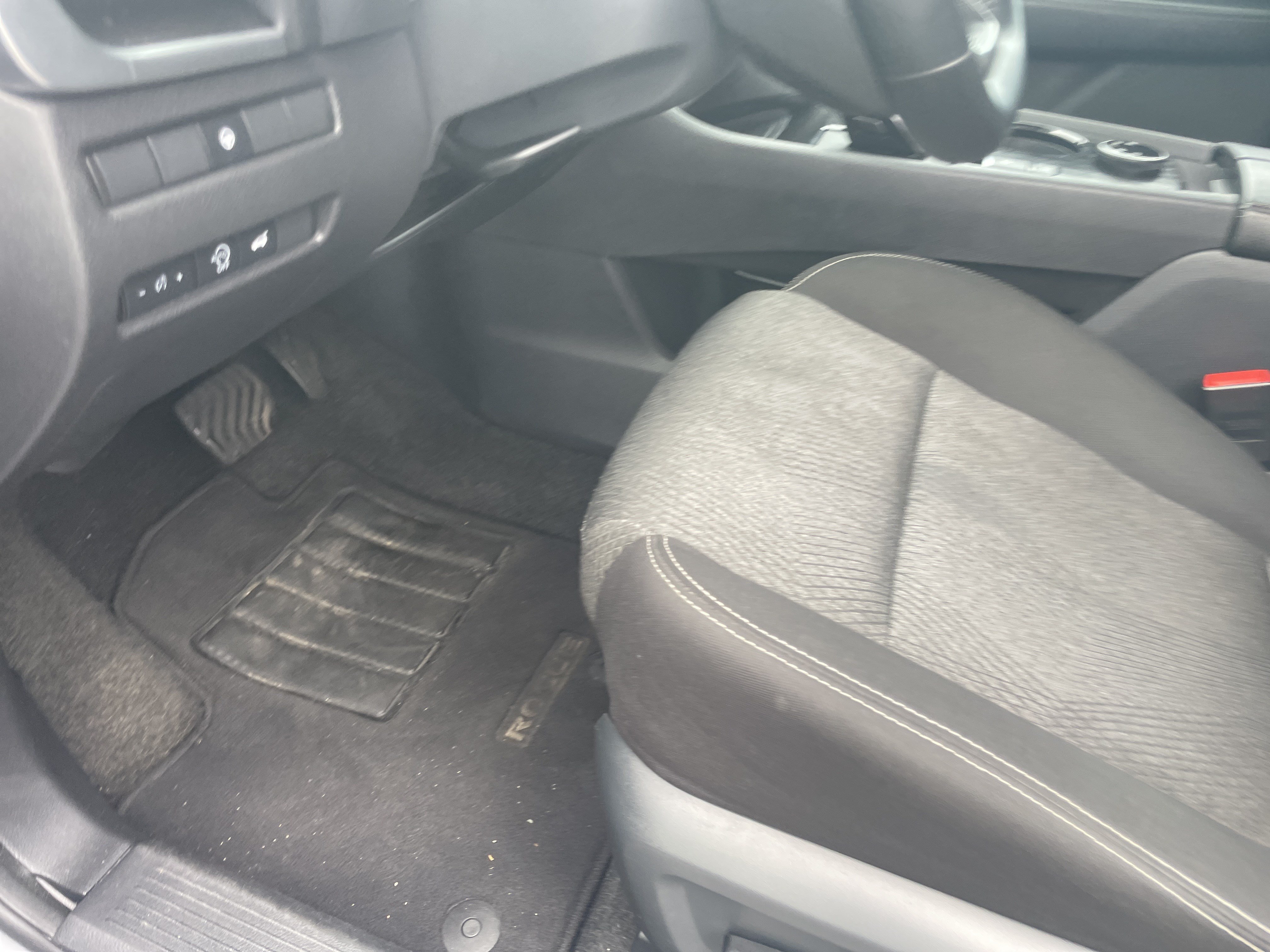 Used 2025 Nissan Rogue SV AWD/4WD image 16
