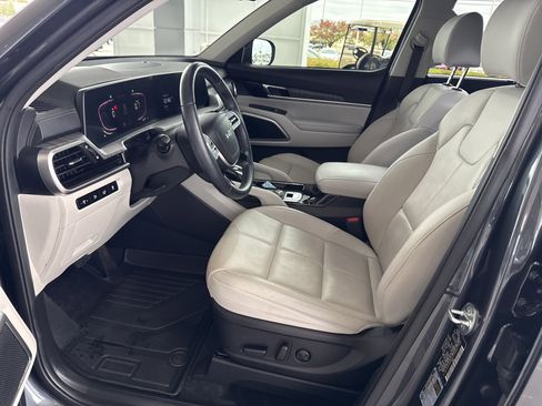 Used 2023 Kia Telluride EX w/ EX Captain's Chair Package image 13