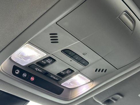 Used 2021 GMC Acadia SLT w/ Elevation Edition image 24