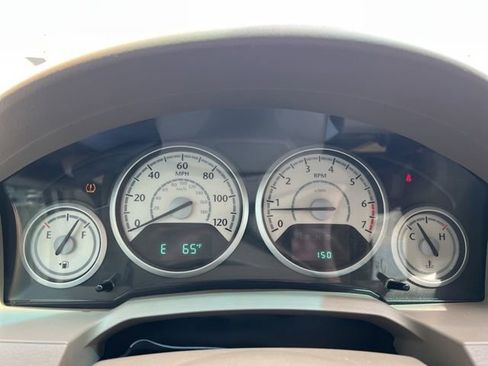 Used 2009 Chrysler Town & Country Touring image 11