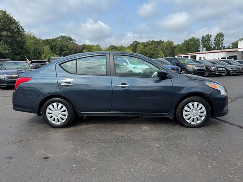 Used 2015 Nissan Versa SV FWD image 6