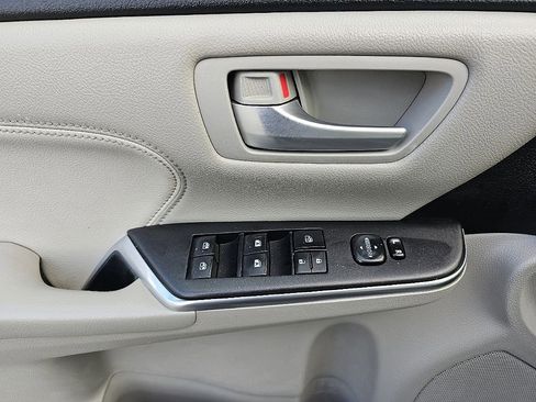 Used 2017 Toyota Camry XLE image 25