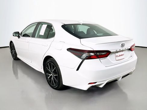 Used 2022 Toyota Camry SE FWD image 9