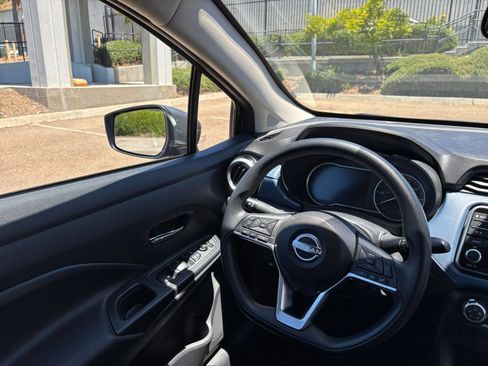Used 2025 Nissan Versa SV FWD image 32