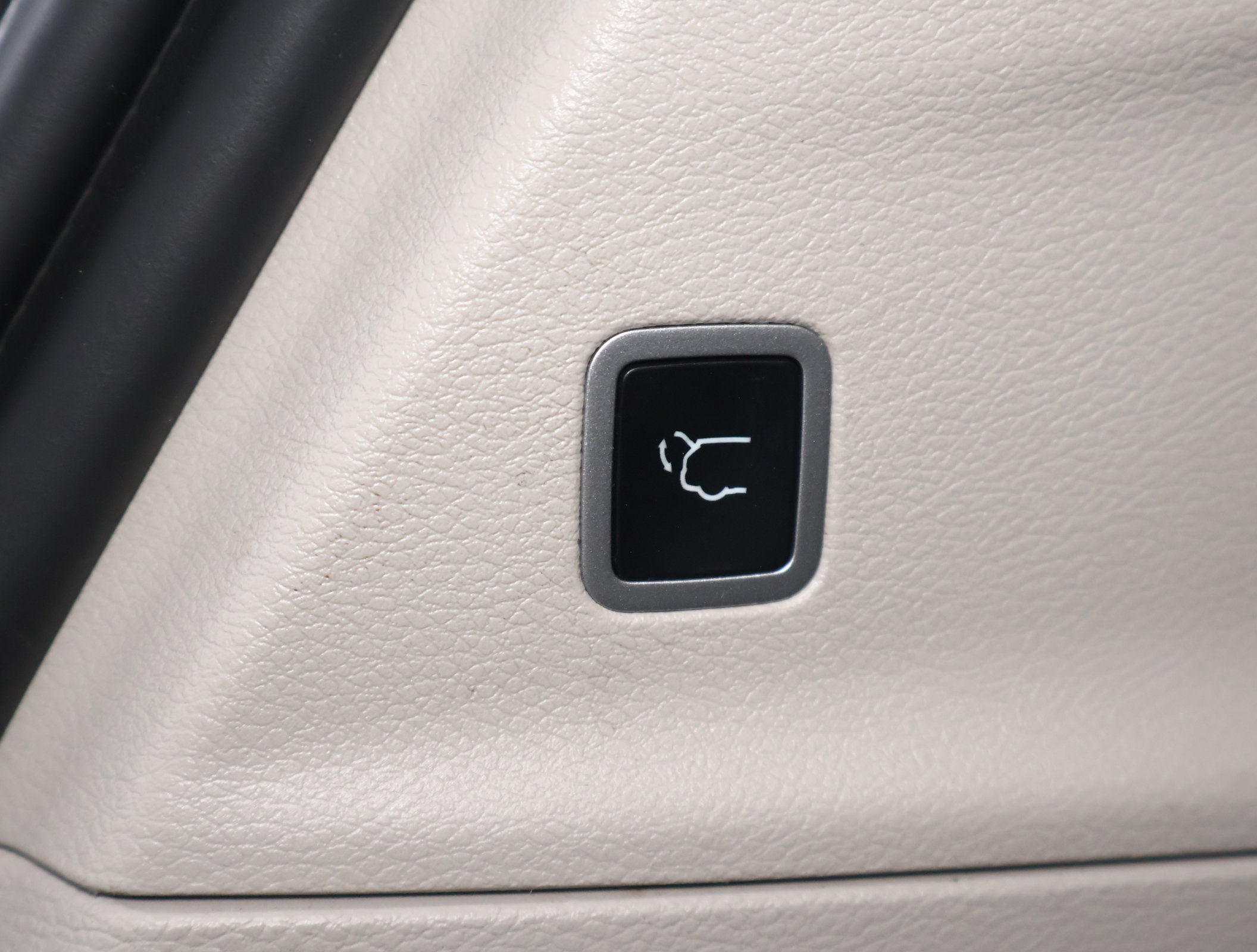 Used 2024 Chrysler Voyager LX FWD image 27