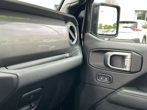 Used 2020 Jeep Wrangler Unlimited Sahara AWD/4WD image 17