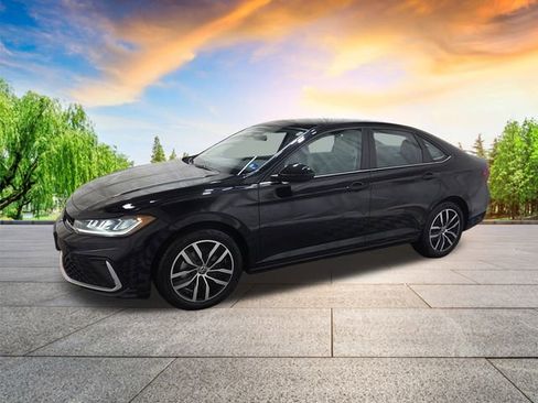 Certified 2025 Volkswagen Jetta SE image 7