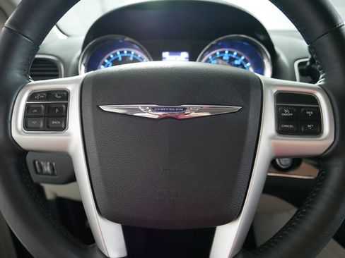 Used 2015 Chrysler Town & Country Touring w/ Driver Convenience Group FWD image 25