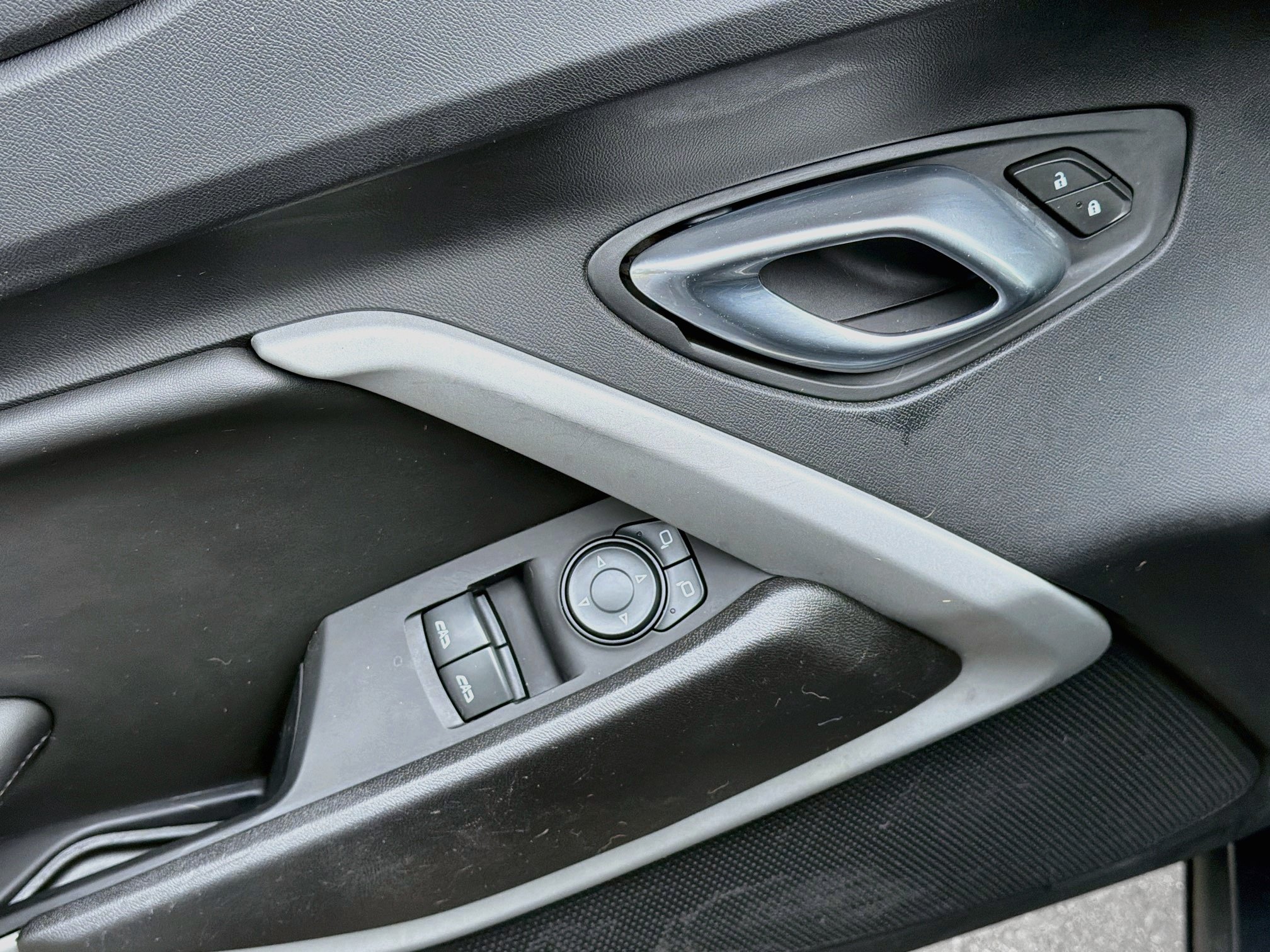 Used 2020 Chevrolet Camaro LT RWD image 15