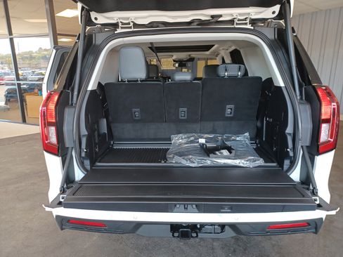 New 2025 Ford Expedition Active image 17