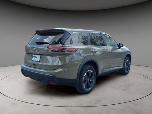 Used 2025 Nissan Rogue SV AWD/4WD image 9