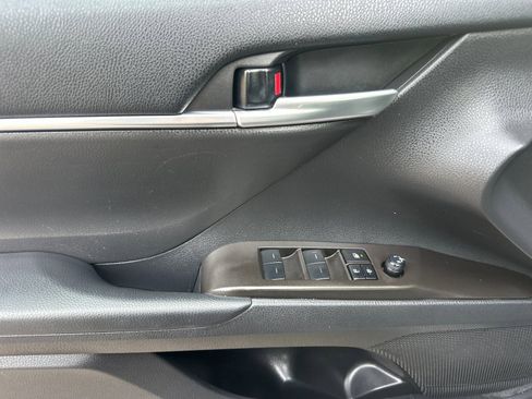 Used 2024 Toyota Camry SE image 10