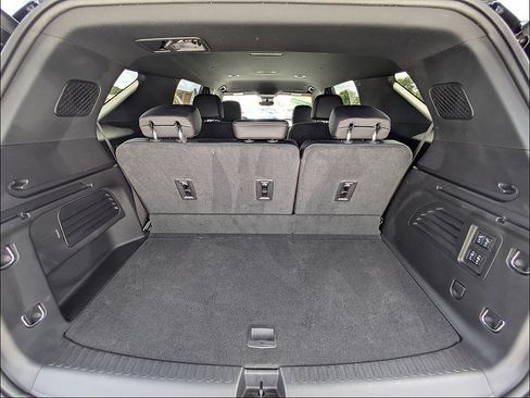 Used 2025 Chevrolet Traverse High Country w/ LPO, Floor Liner Package FWD image 13