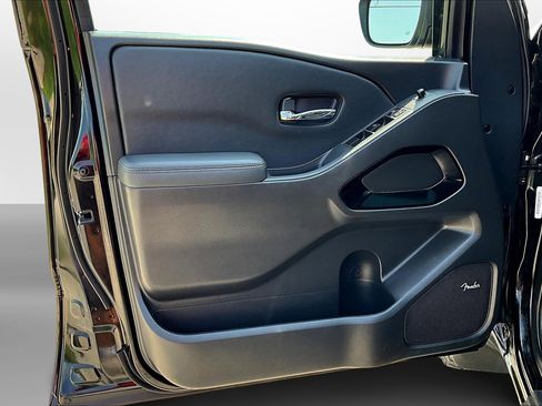 Used 2022 Nissan Frontier PRO-4X image 25