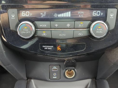 Used 2017 Nissan Rogue SV AWD/4WD image 17