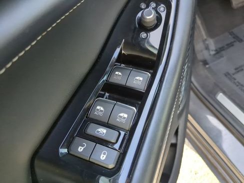 Used 2021 Jeep Grand Cherokee L Overland w/ Luxury Tech Group IV image 22