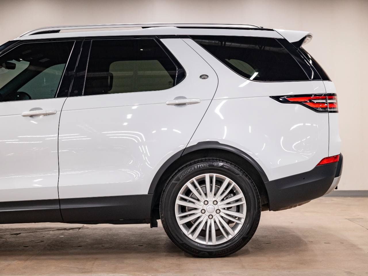 Used 2019 Land Rover Discovery HSE AWD/4WD image 22