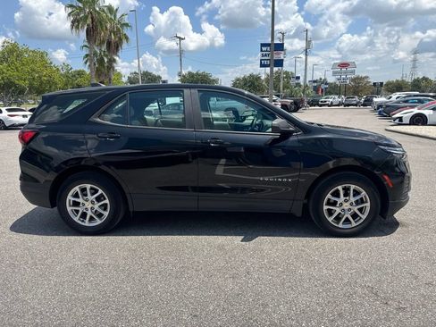 Used 2022 Chevrolet Equinox LS FWD image 4