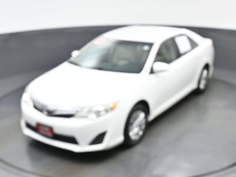 Used 2014 Toyota Camry LE FWD image 33