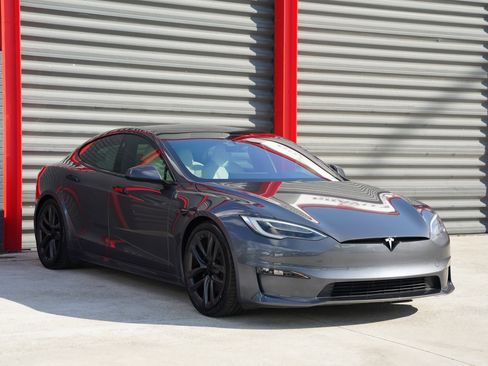 Used 2021 Tesla Model S Plaid image 3