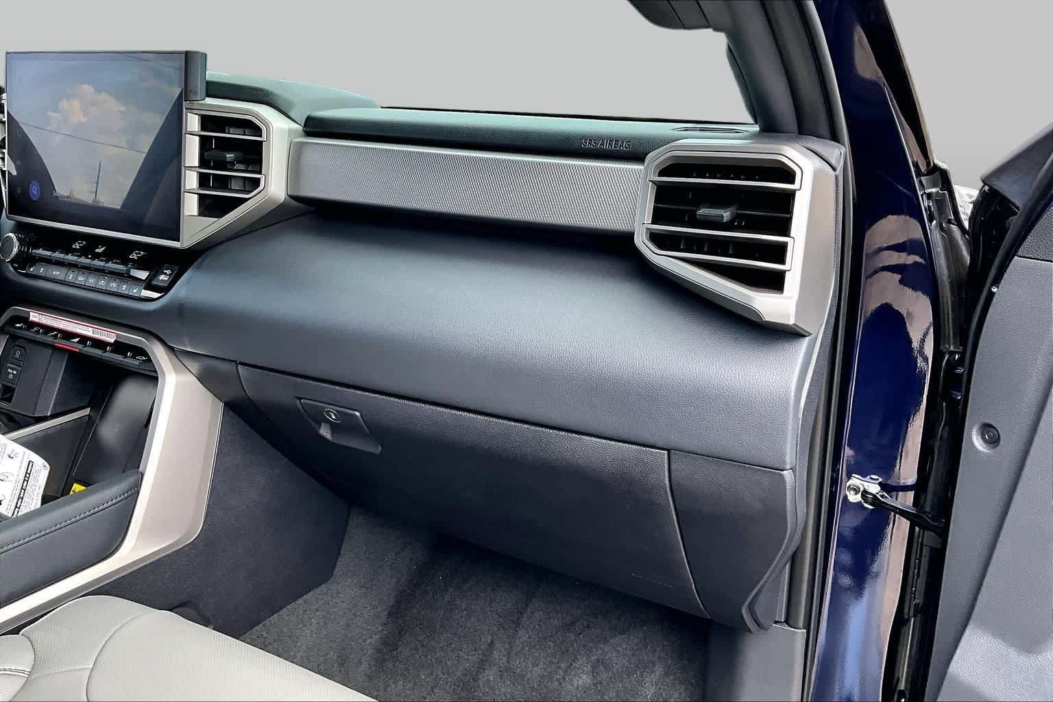 Used 2026 Toyota Tundra Limited AWD/4WD image 19