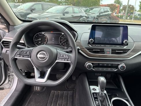 Used 2024 Nissan Altima 2.5 SV FWD image 22