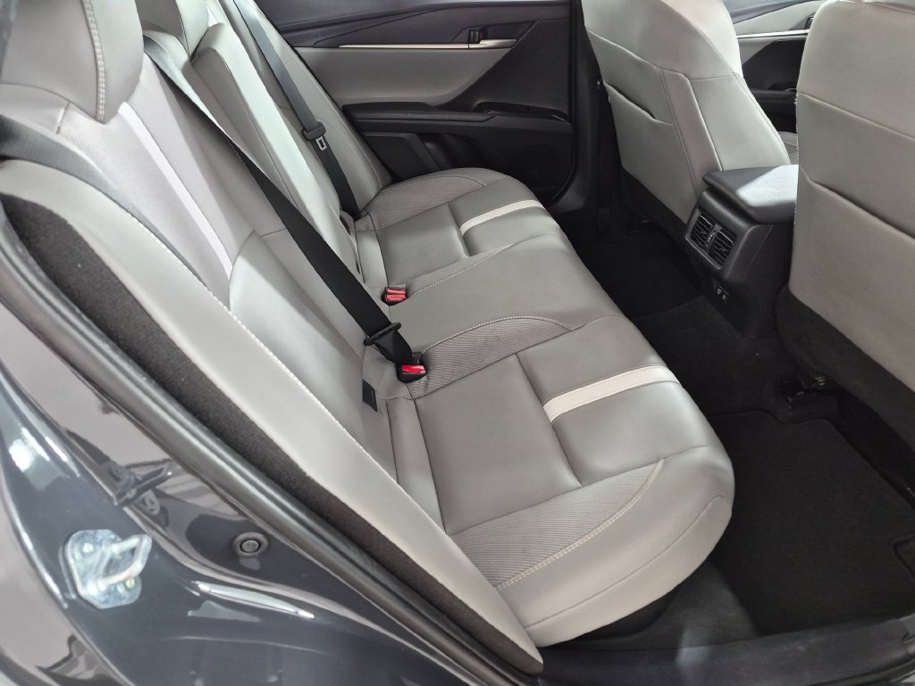 Used 2025 Toyota Camry SE FWD image 27