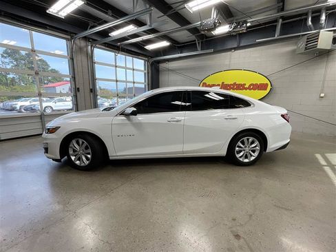 Used 2022 Chevrolet Malibu LT FWD image 2