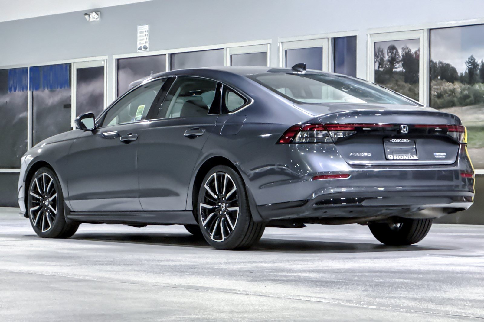 Used 2024 Honda Accord Touring image 3