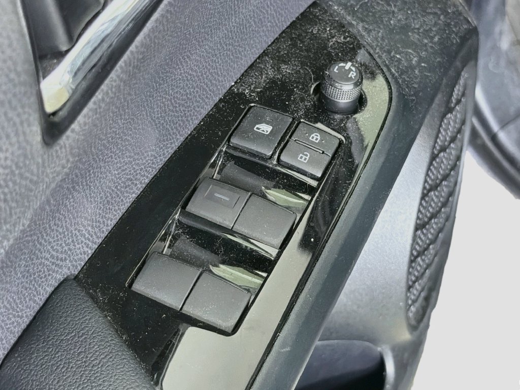 Used 2022 Toyota Prius LE FWD image 21