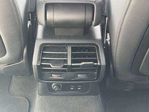 Used 2024 Audi Q3 2.0T Premium image 19