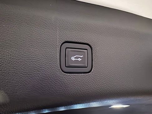 Used 2024 Buick Enclave Premium image 12