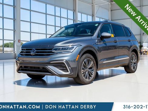 Used 2024 Volkswagen Tiguan SE FWD image 1