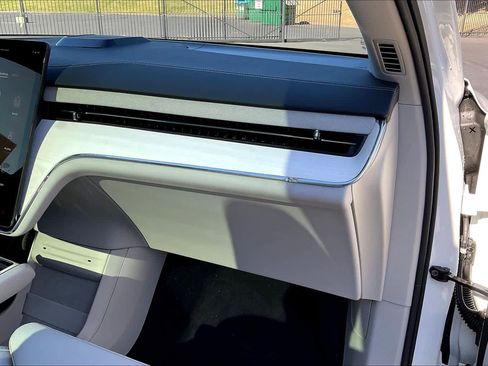 New 2025 Volvo EX90 Plus w/ Protection Package Premier image 29