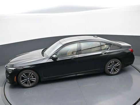Used 2022 BMW 740i xDrive w/ M Sport Package image 33