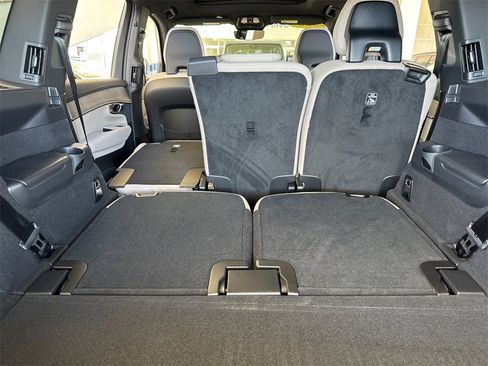 New 2026 Volvo XC90 B6 Plus w/ Protection Package Premier image 15