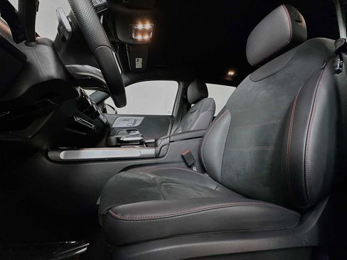 Used 2022 Mercedes-Benz EQB 300 EQB 300 image 5