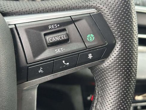 Used 2024 Mitsubishi Outlander AWD image 24