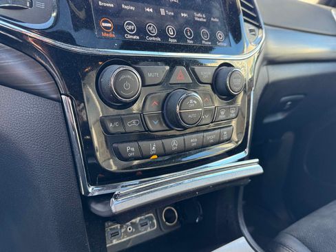 Used 2021 Jeep Grand Cherokee Laredo X image 25