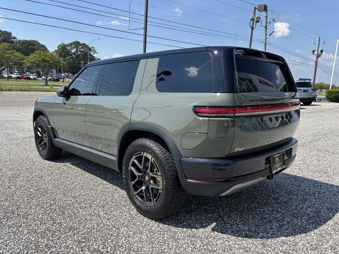 Used 2027 Rivian R2 Performance Dual AWD/4WD image 4