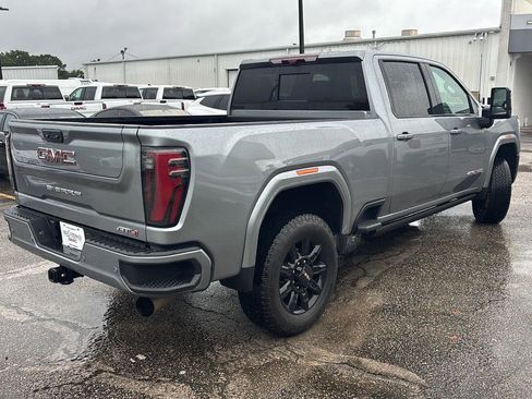 Used 2024 GMC Sierra 2500 AT4 w/ AT4 Premium Plus Package AWD/4WD image 7