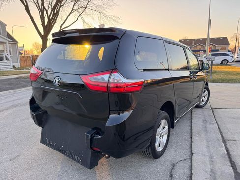 Used 2020 Toyota Sienna L image 5