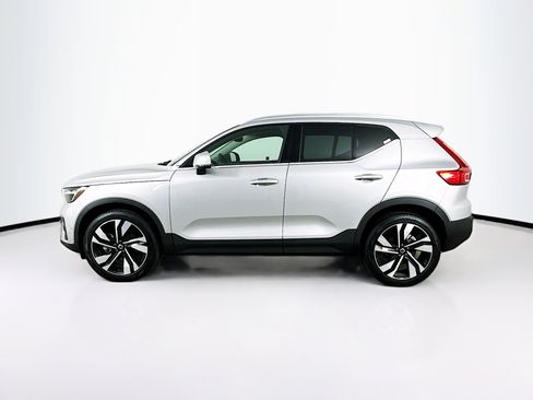 Used 2025 Volvo XC40 B5 Plus image 4